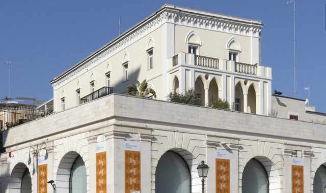 Bari, quell'edificio neogotico che svetta su piazza del Ferrarese:  